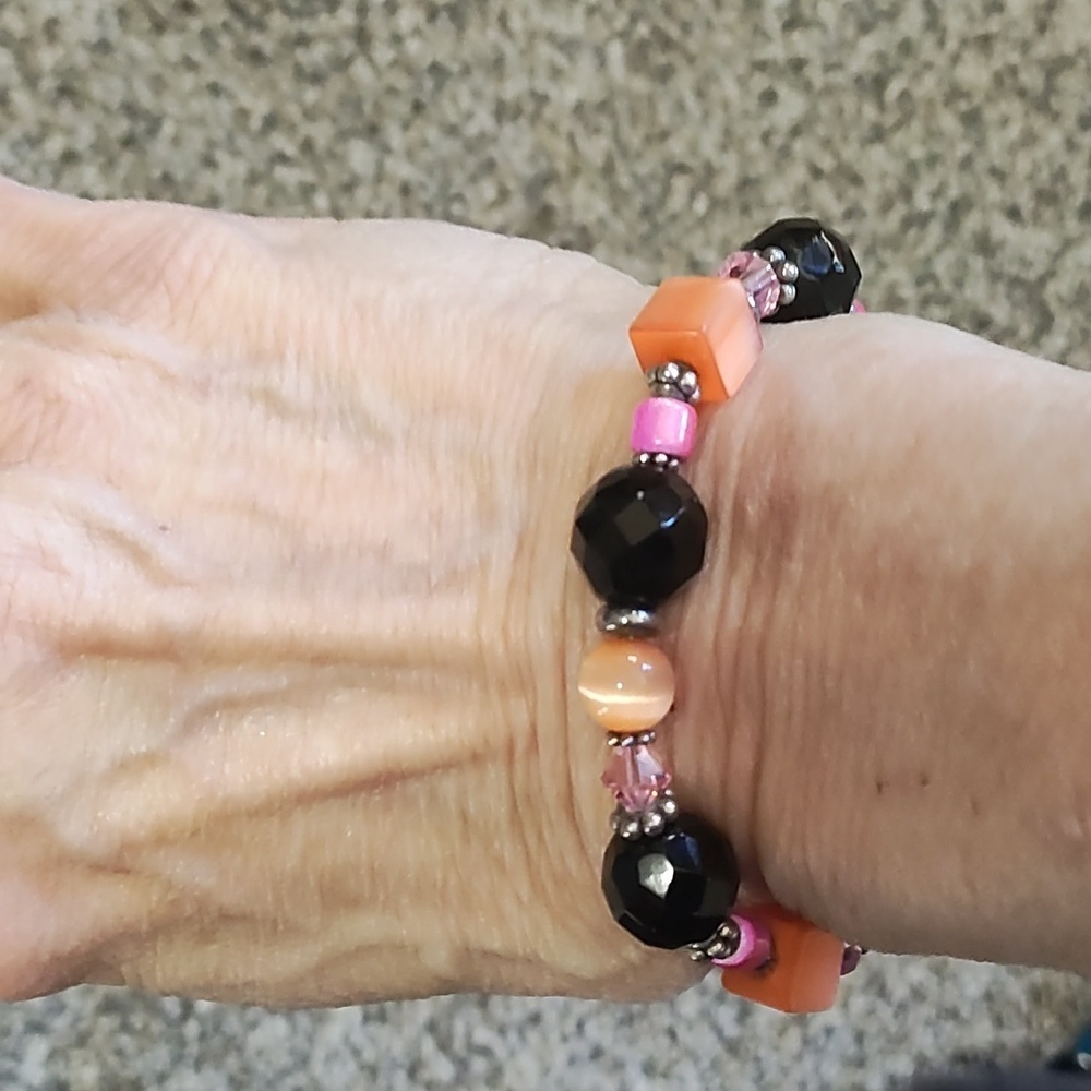VINTAGE MULTICOLORED ROUND AND SQUARE GLASS BEADED TOGGLE 7.5" BRACELET